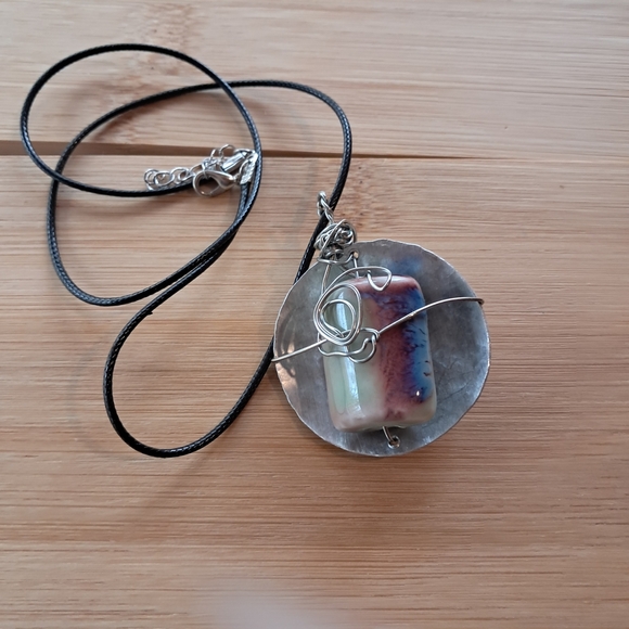 Elegant Multicolor Pendant Necklace - Picture 7 of 7